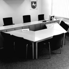 Bild eines Sitzungssaals des Arbeitsgerichts Nienburg